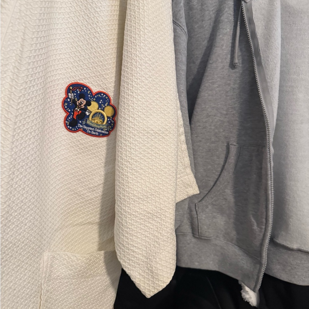 2 Disney Women's Cream Robes 2